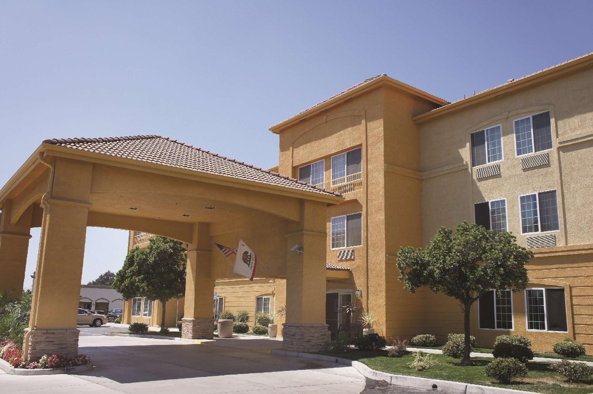 La Quinta By Wyndham Visalia/Sequoia Gateway Hotel Exterior photo