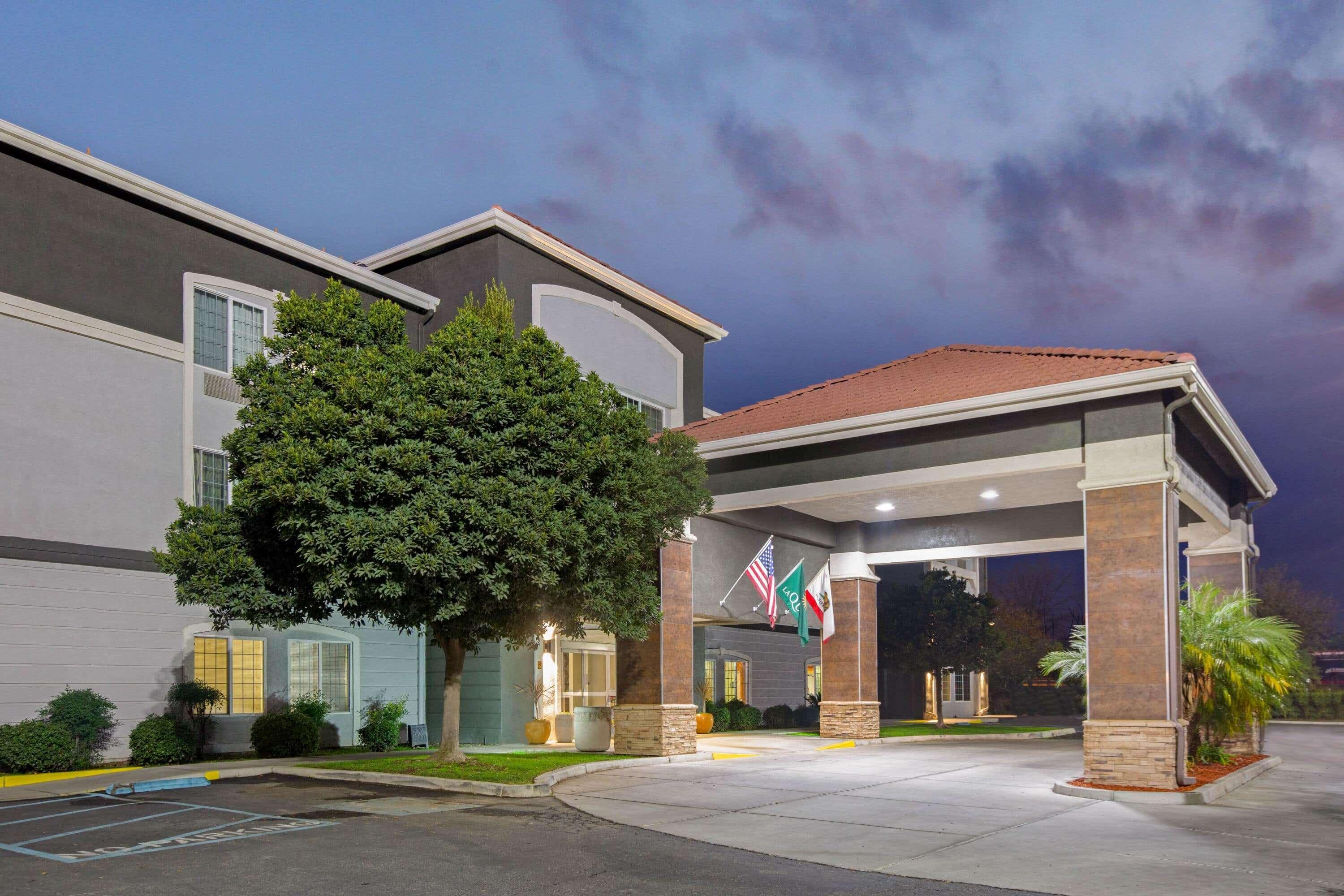 La Quinta By Wyndham Visalia/Sequoia Gateway Hotel Exterior photo