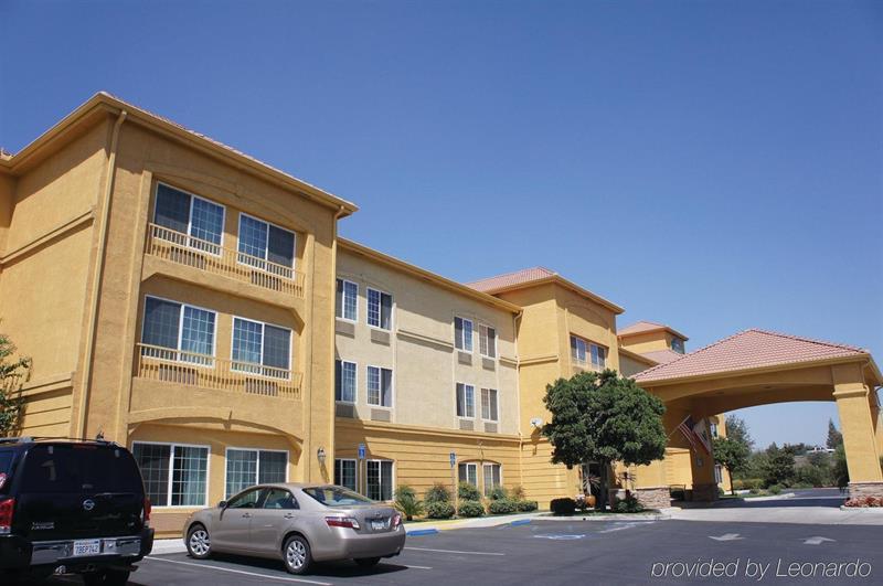 La Quinta By Wyndham Visalia/Sequoia Gateway Hotel Exterior photo